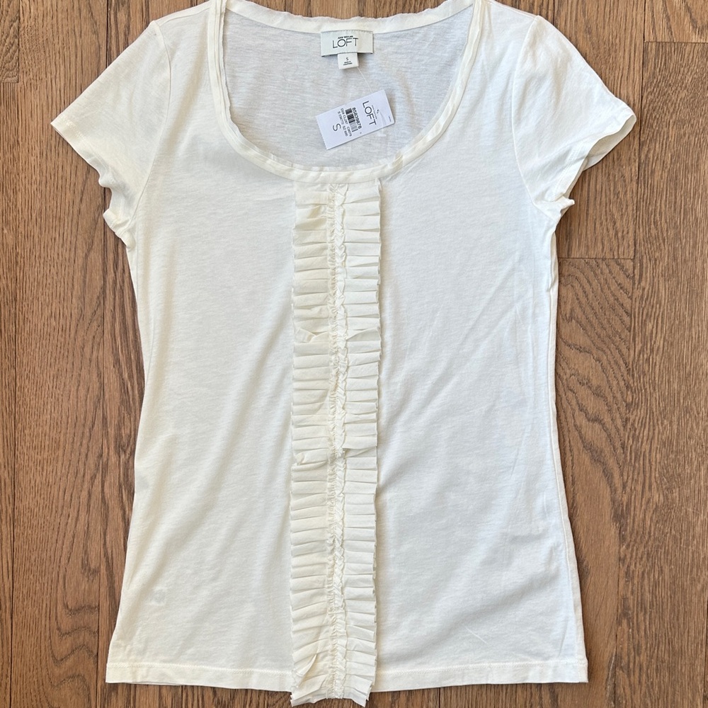 LOFT Cream Raw Neckline Ruffle Front Tee Size Small NWT